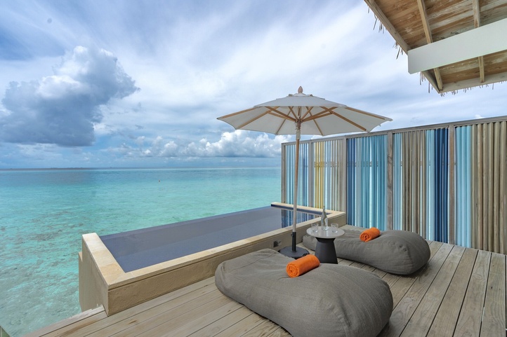 Hard Rock Hotel Maldives Лежаки У Бассейна